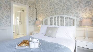 2 chambres, bureau, fer et planche Ă repasser, lit parapluie