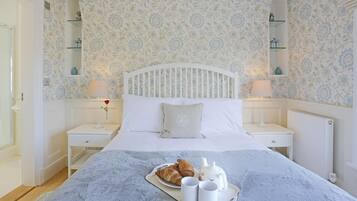 2 bedrooms, desk, iron/ironing board, travel crib