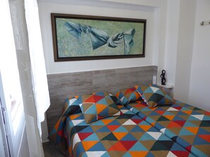 1 dormitori, roba de llit i habitacions accessibles amb cadira de rodes 