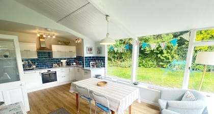 Hermosa casa de campo ideal para familias - Village Center con jardín privado cerrado