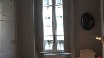 1 chambre, fer et planche à repasser, lit parapluie, Wi-Fi