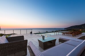 Terrace/patio - Luxury and Elegance in unspoiled nature with breathtaking sunsets (Kissamos)