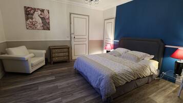 18 bedrooms, iron/ironing board, travel cot, free WiFi