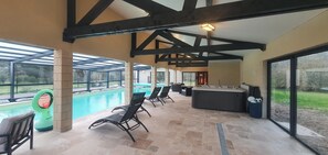 Indoor pool, outdoor pool - Domaine de La Retardière ****, heated swimming pool (Sepmes)