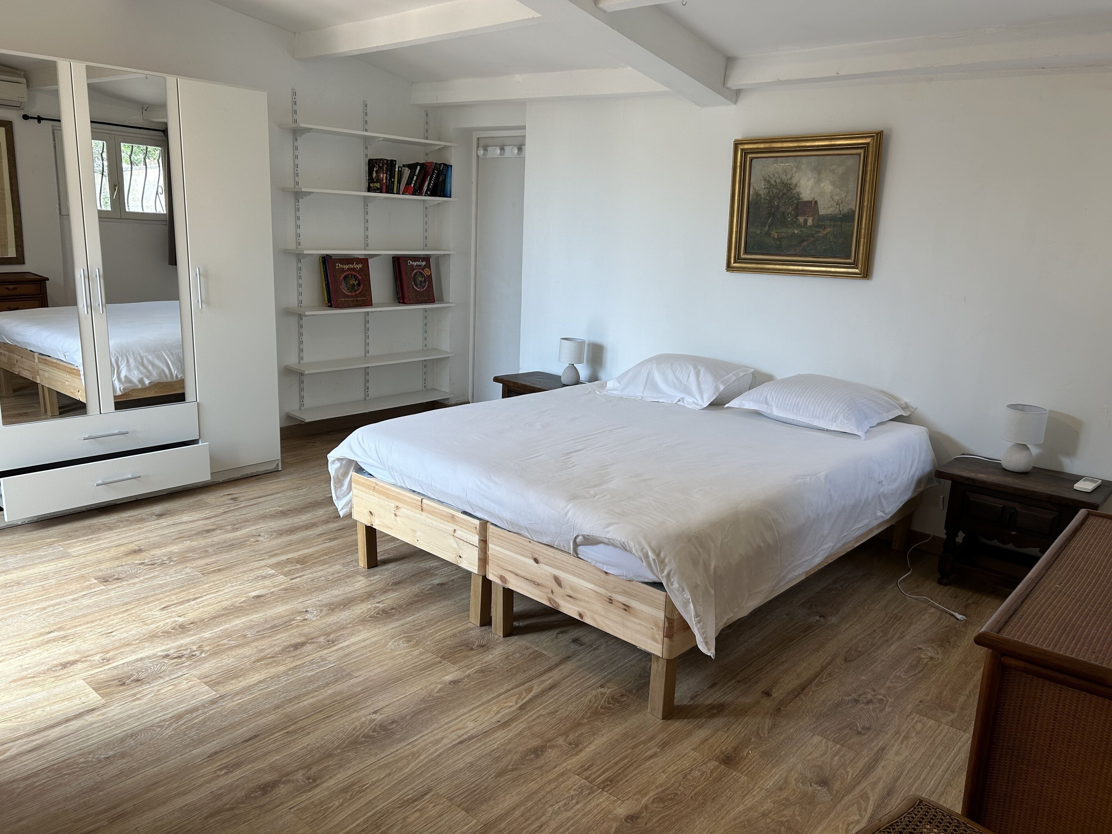 4 chambres, bureau, fer et planche à repasser, accès au Wi-Fi (inclus)