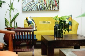 Coin salon dans le hall