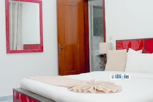 Frigobar, cofres nos quartos, escrivaninha, cortinas blackout