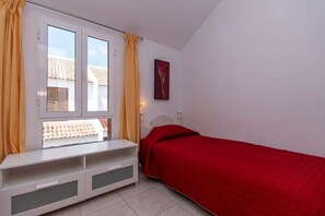 2 slaapkamers, een strijkplank/strijkijzer, gratis wifi, beddengoed