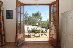 Dining - Tranquil and secluded Eco-friendly villa with pool and large grounds, Algarve (São Bartolomeu de Messines)