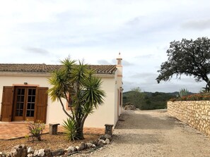 Exterior - Tranquil and secluded Eco-friendly villa with pool and large grounds, Algarve (São Bartolomeu de Messines)