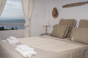 3 bedrooms, iron/ironing board, travel cot, free WiFi - Messinian Blue seaside villa, panoramic sea view, 4 adults+2 kids (Kalamata)