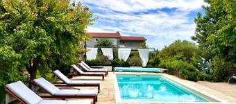 Luxury Villa Sunny Garden With Private Heated Swimming Pool 