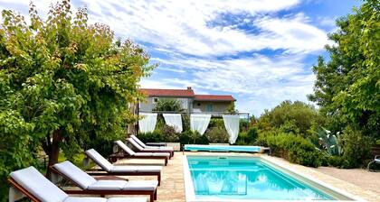 Luxury Villa Sunny Garden With Private Heated Swimming Pool
