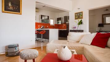 Smart TV, fireplace, DVD player, books