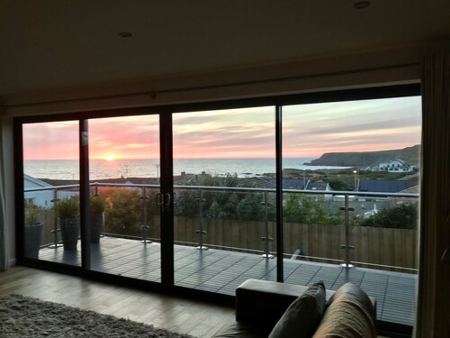 Family Home | Walk to Beach | Sea Views | Beach & Surf |