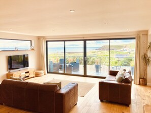 Smart TV, fireplace, video games, DVD player - Family Home | Walk to Beach | Sea Views | Beach & Surf | (Widemouth Bay)