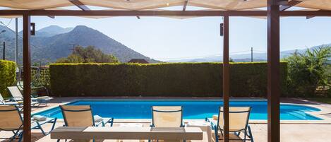 حمّام سباحة خارجي