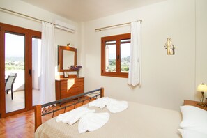 4 bedrooms, in-room safe, iron/ironing board, free WiFi