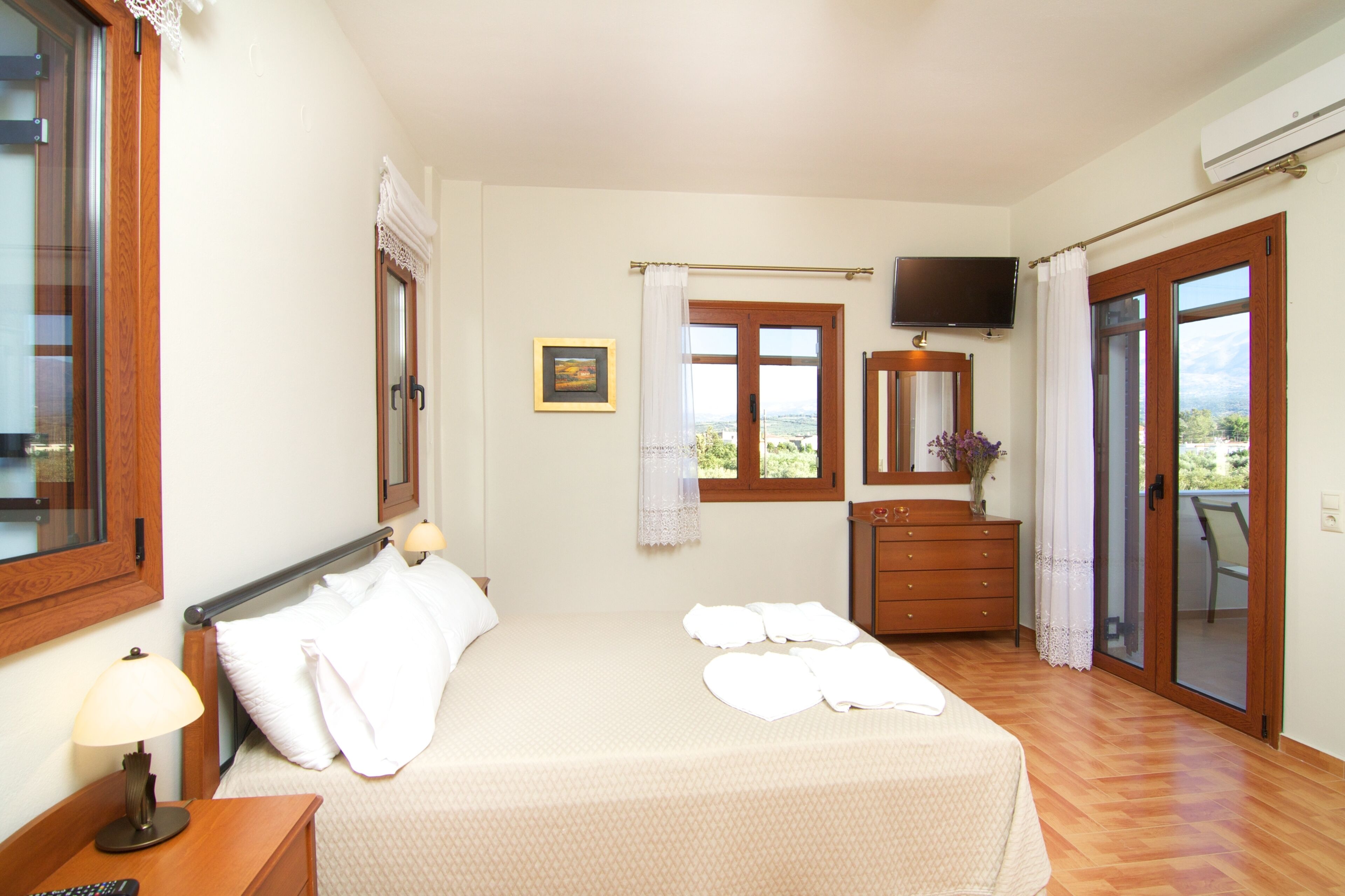 4 bedrooms, in-room safe, iron/ironing board, free WiFi