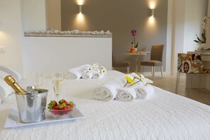 Luksus-firemannsrom | Minibar, safe på rommet, individuelt dekorert og individuelt innredet