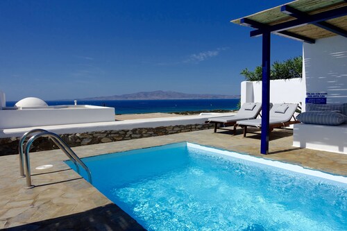 Kamari Villa - D w/ Private Pool