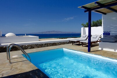 Kamari Villa - D w/ Private Pool