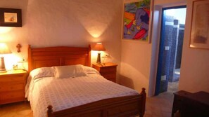 3 habitaciones, tabla de planchar con plancha y cuna de viaje