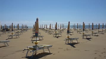 Una spiaggia nelle vicinanze