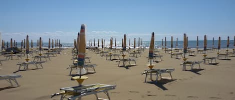 Una spiaggia nelle vicinanze