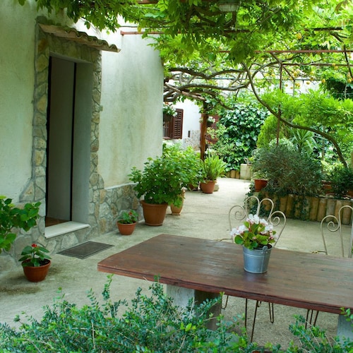 Charming 2-Bedroom Apartment for 4 Guests