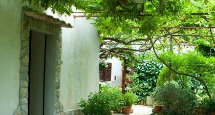 Charming 2-Bedroom Apartment for 4 Guests