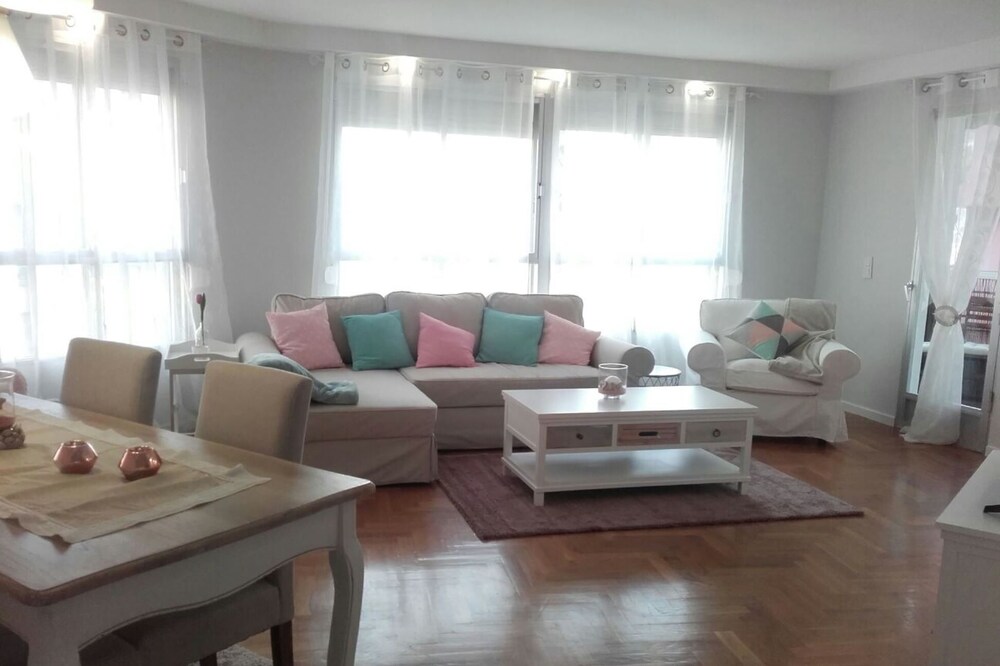 Beautiful newly renovated downtown apartment with terrace and 3 bedrooms