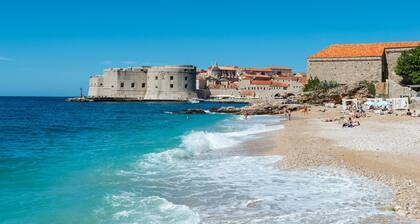 Schöne Terrasse, perfekte Lage: 3 Minuten zu Fuß von der Altstadt und dem Strand entfernt