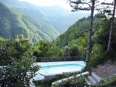 Tuscan Farmhouse, sleeps 11. 10m. pool in National Park. Free unlimited WiFi