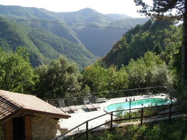 Pool - Tuscan Farmhouse, sleeps 11. 10m. pool in National Park. Free unlimited WiFi (Lucca)