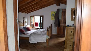 6 slaapkamers, een strijkplank/strijkijzer, wifi, beddengoed