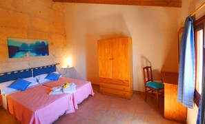 5 bedrooms, iron/ironing board, free WiFi, bed sheets - Alcoraia, Wifi free, private pool, Garden, 10 Minutes From Es Trenc beach (Campos)