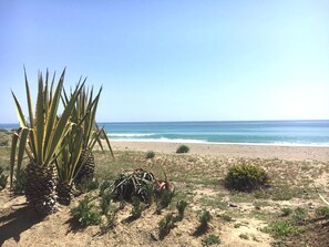 Beach - 2 bed apartment Estepona/Marbella . Mountain ocean views, beach, golf, shops. (Estepona)