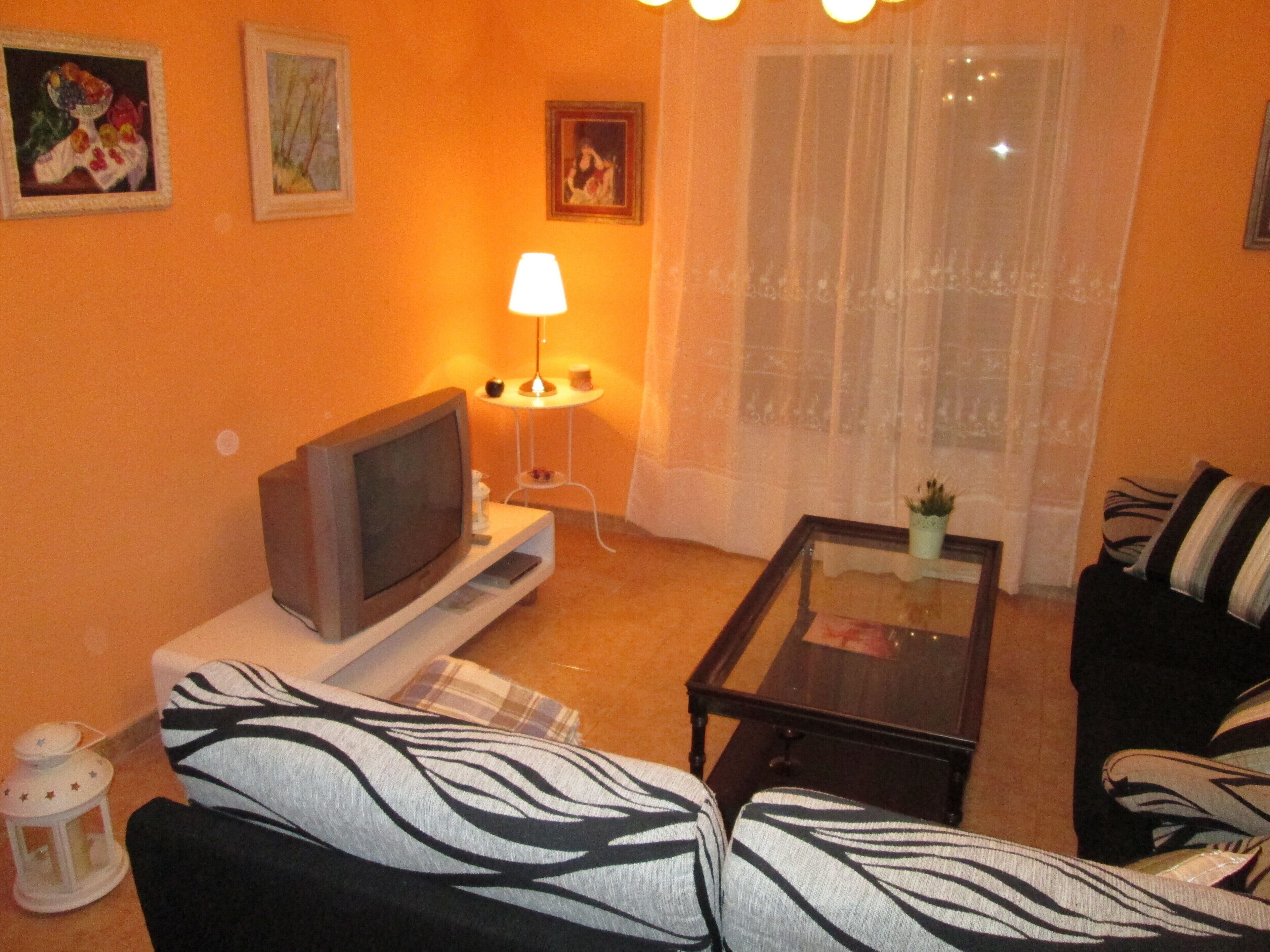 Spacious house in the center of Cuenca capital, with small garden, up to 6 adults