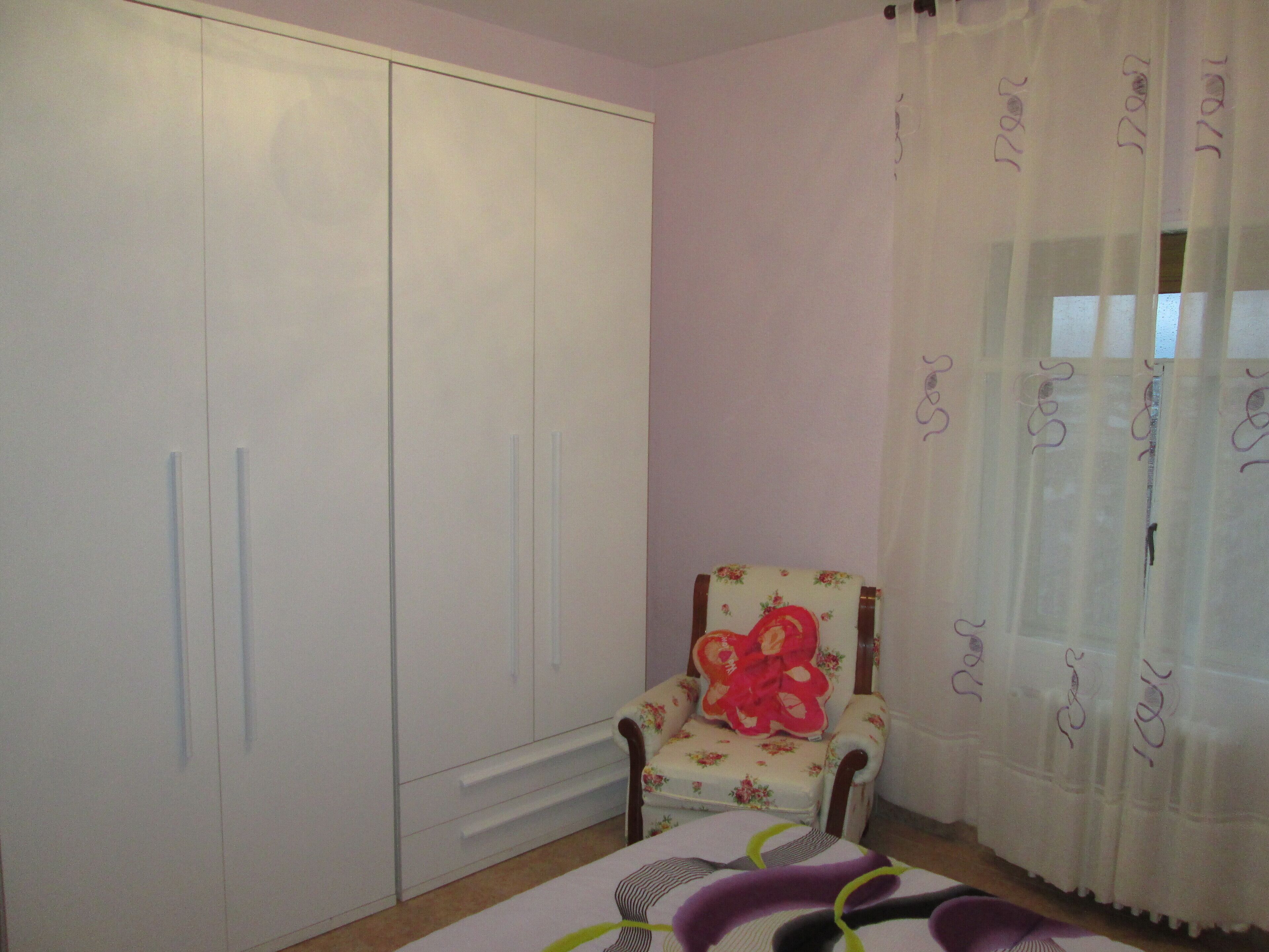 Spacious house in the center of Cuenca capital, with small garden, up to 6 adults