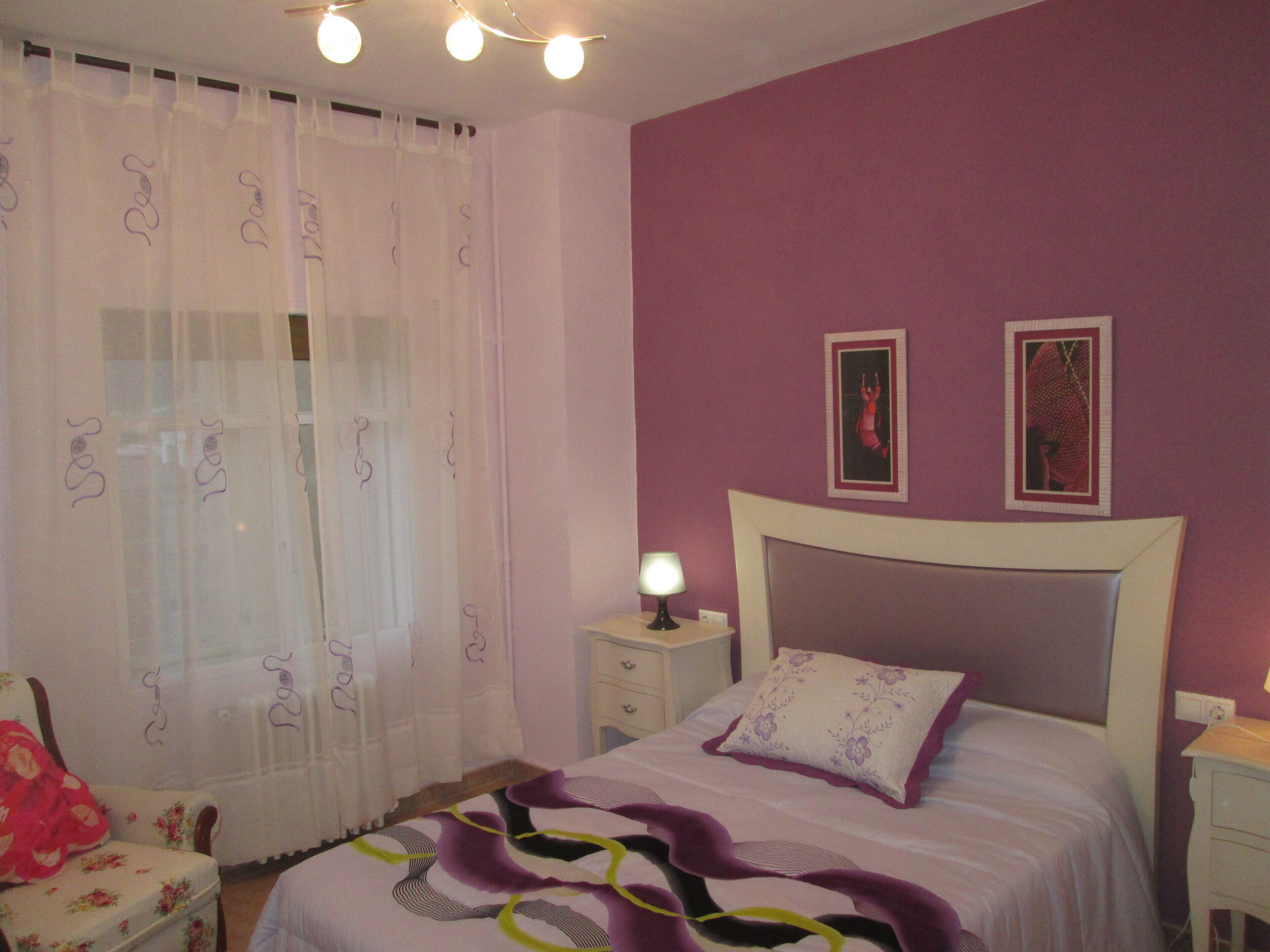 Spacious house in the center of Cuenca capital, with small garden, up to 6 adults