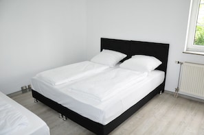 三人房 | 客房内保险箱、办公桌、免费婴儿床、免费 WiFi