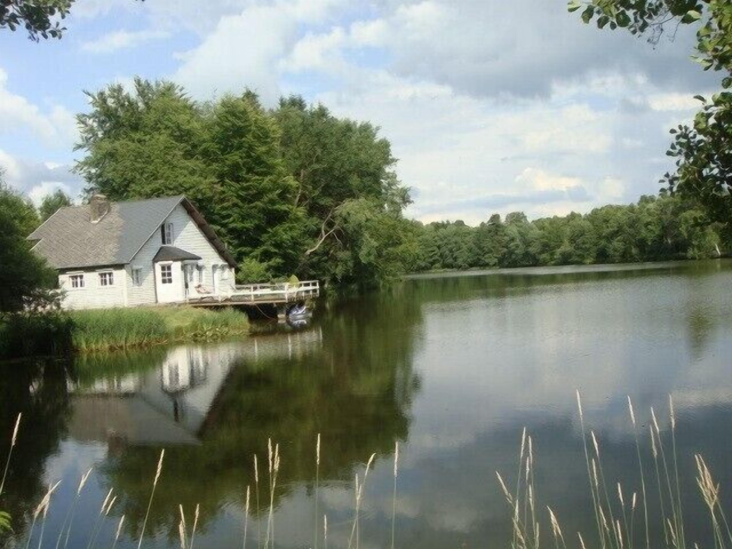 Charming cottage in front of a big private lake