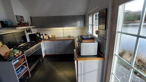 Kaffetrakter/tekoker, kjøleskap, mikrobølgeovn og ovn