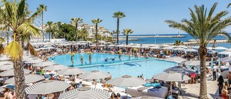 Piscine extérieure, piscine chauffée