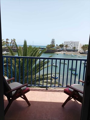 Property grounds - Frontline apartment with sea views in a pedestrian area. (Arrecife)