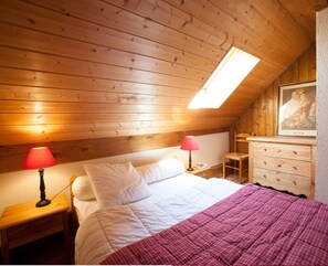 4 chambres, fer et planche à repasser, lit parapluie, Wi-Fi gratuit