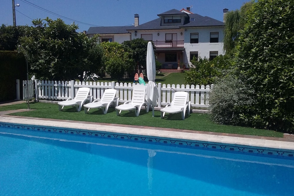 Apartment Pueblo de Mogro with terrace, pool and garden-Beach- near Santander