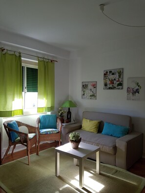 TV, stereo - First floor (Costa da Caparica)