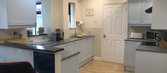 Bright, Comfortable Family House Perfectly Situated For Costal And Inland Visits